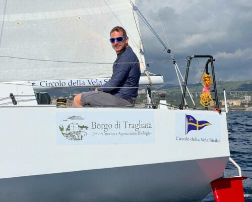 Il navigatore siciliano Davide Foti presenta la stagione. Obiettivo: la Mini Transat 2027